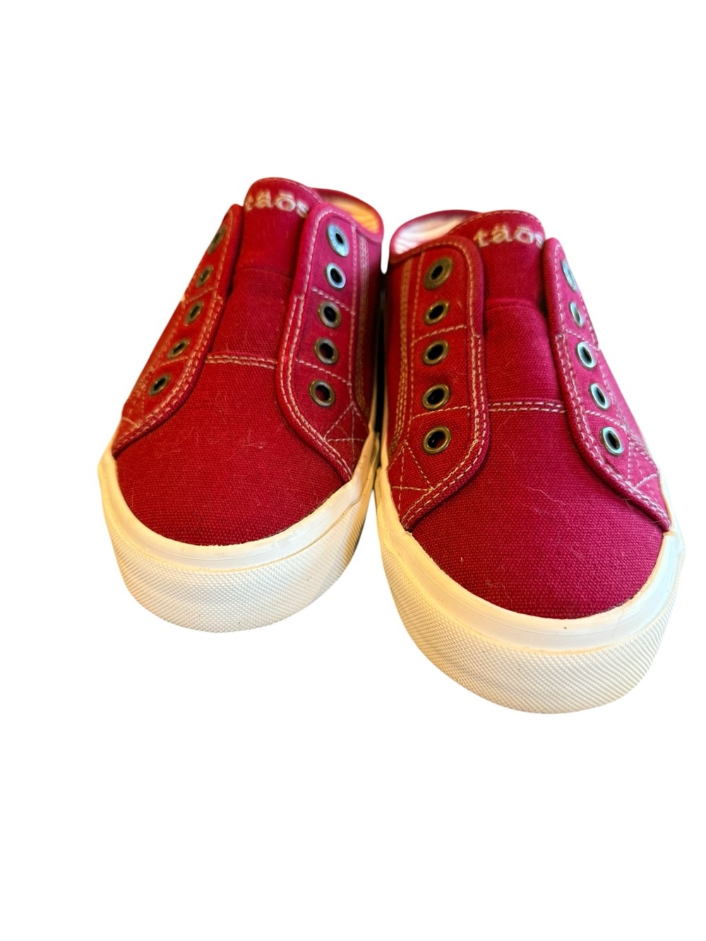 Taos Footwear Slip-On Canvas Sneakers Red White Size 8 Women's - Picture 8 of 9